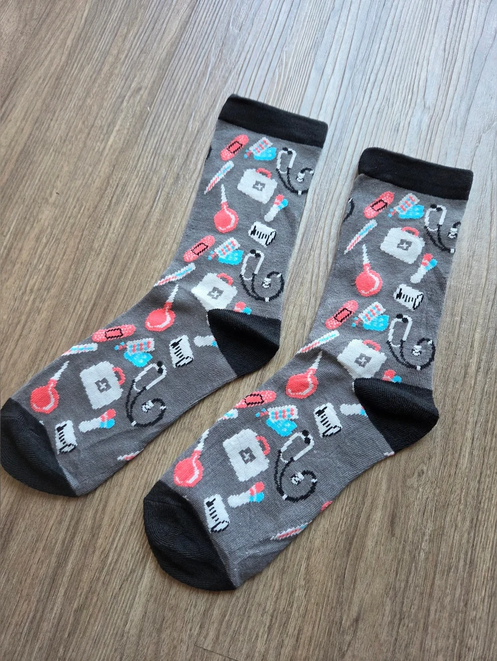NWOT Hot Sox Medical Professionals Theme Crew Socks Heather Grey